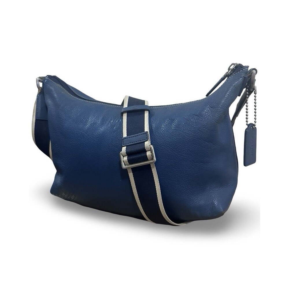 Coach Heritage Hobo Slouchy
Blue Pebbled Leather Crossbody bag in Guc.